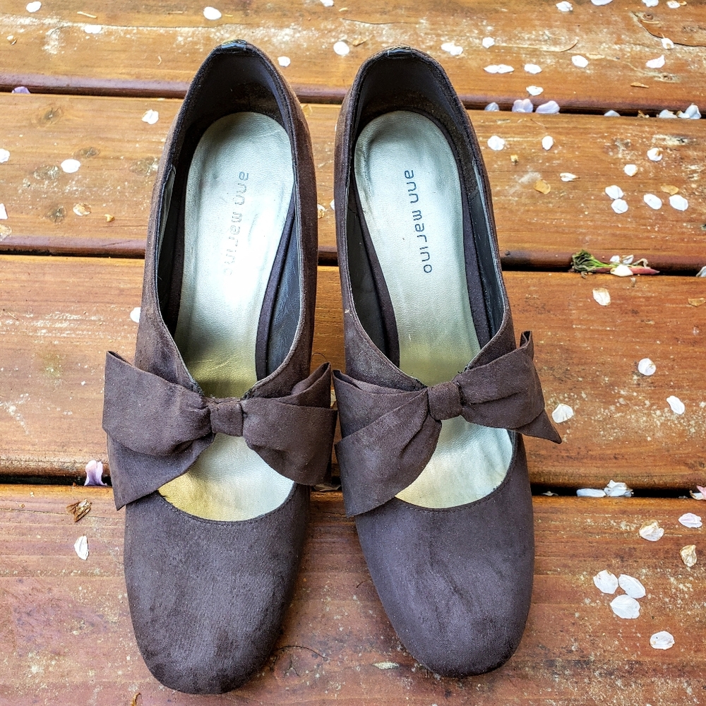 Ann Marino Grey Suede Heels